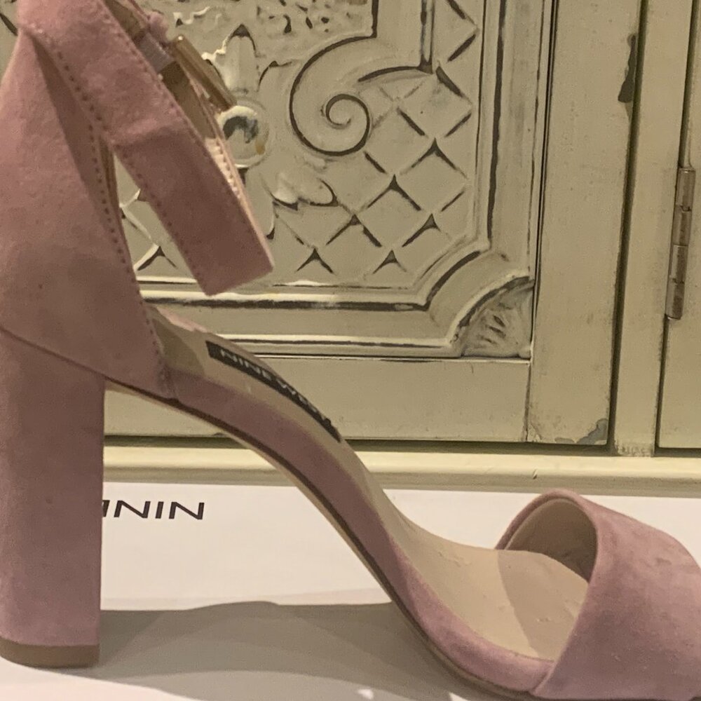NWOT Nine West Suede Lavendar Sandals - Block / Chunky Heel Ankle Strap sz 5.5